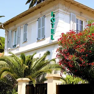 Les Cygnes Hotel